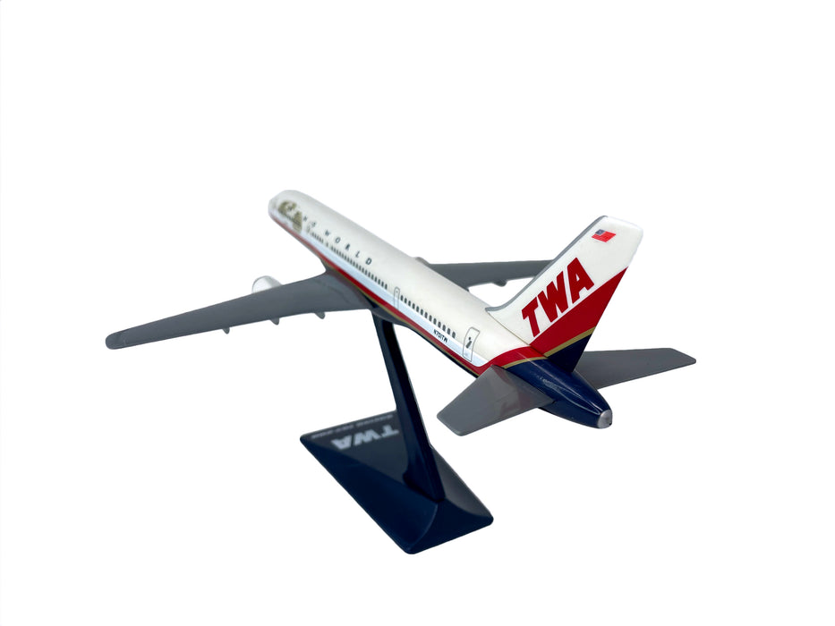 TWA (95-01) 757-200 Modelo de avión en miniatura Plástico Snap-Fit 1:200 Parte # ABO-75720H-029