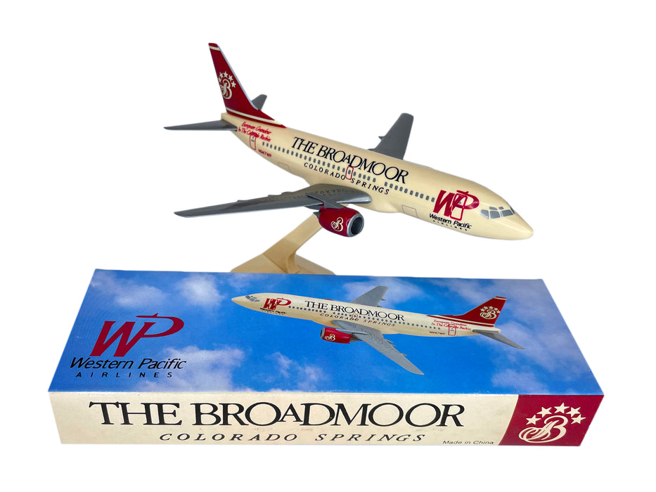 Western Pacific Broadmoor 737-300 Modelo de avión en miniatura Plástico Snap-Fit 1:200 Parte # ABO-73730H-002