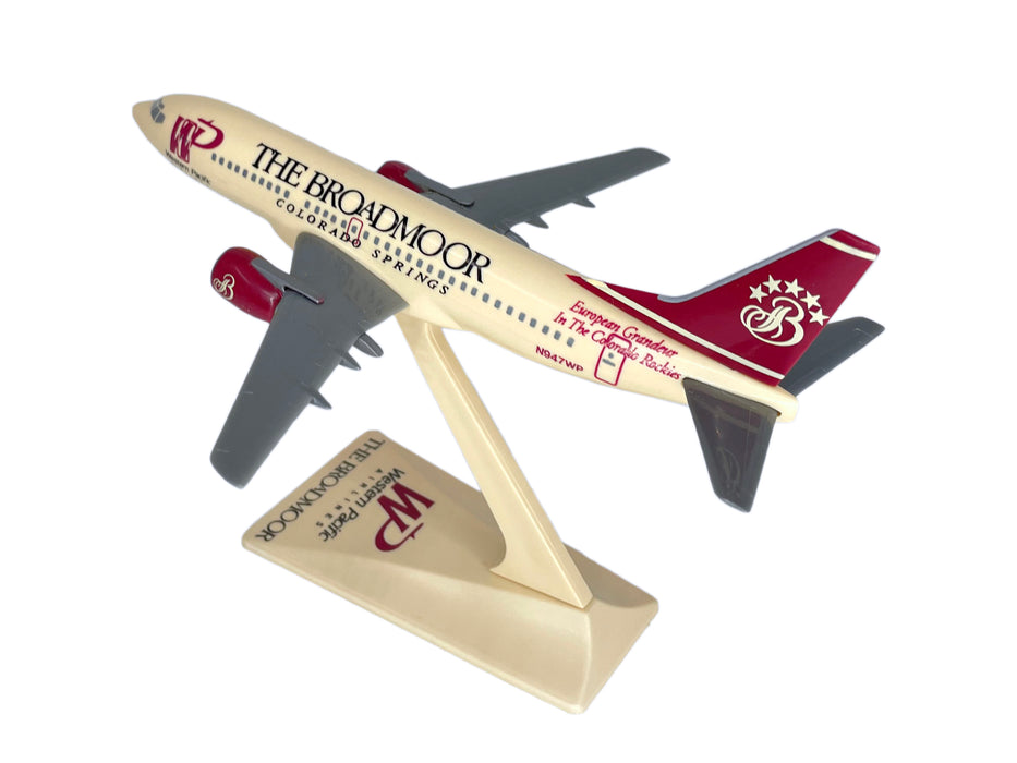 Western Pacific Broadmoor 737-300 Modelo de avión en miniatura Plástico Snap-Fit 1:200 Parte # ABO-73730H-002