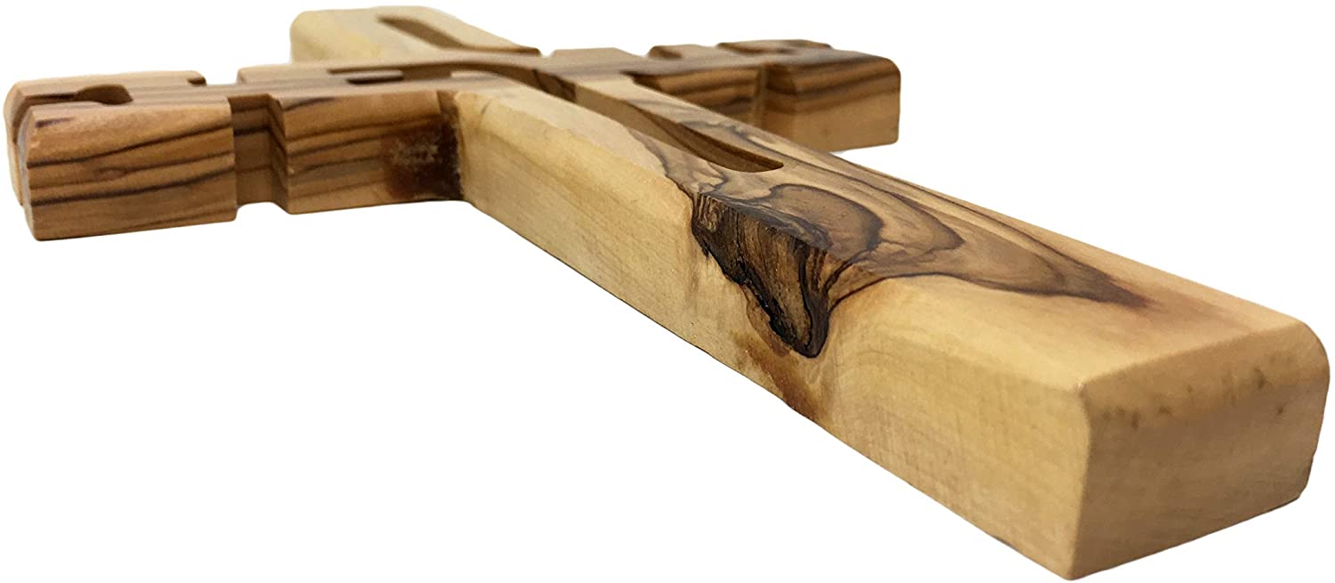 AramediA Cruz de madera de olivo hecha a mano con Jesús para colgar en la pared por artesanos en Tierra Santa, 6.0 x 8.0 x 0.5 in (pulgadas)