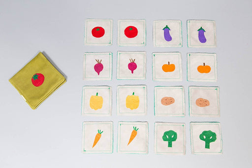 Juego de memoria de vegetales hecho a mano: cada bolsa mide 5.5 "x 1" x 5 "(16 parches) - Hecho por mujeres artesanas