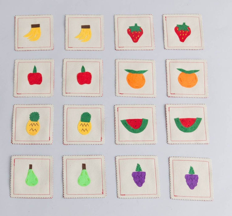 Juego de memoria de frutas hecho a mano: cada bolsa mide 5.5" x 1" x 5" (16 parches) - Hecho por mujeres artesanas